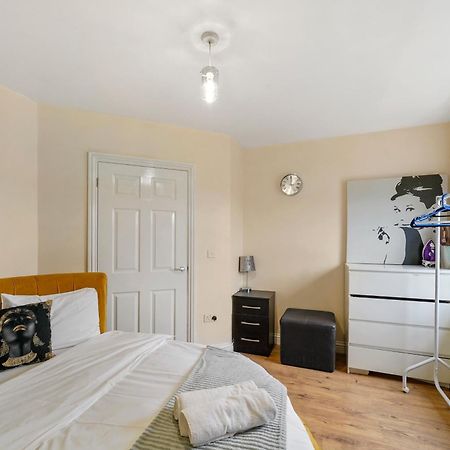 Lt Properties Unique Bungalow Style Spacious One Bedroom Apartment In Luton Town Centre Super Size Round Bed Netflix Exterior foto