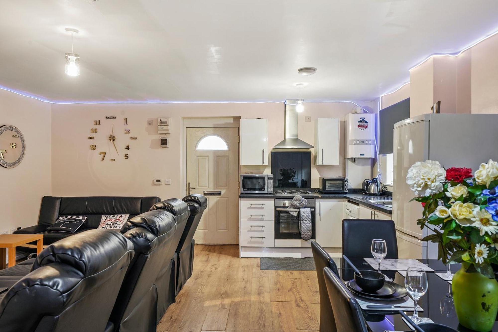 Lt Properties Unique Bungalow Style Spacious One Bedroom Apartment In Luton Town Centre Super Size Round Bed Netflix Exterior foto