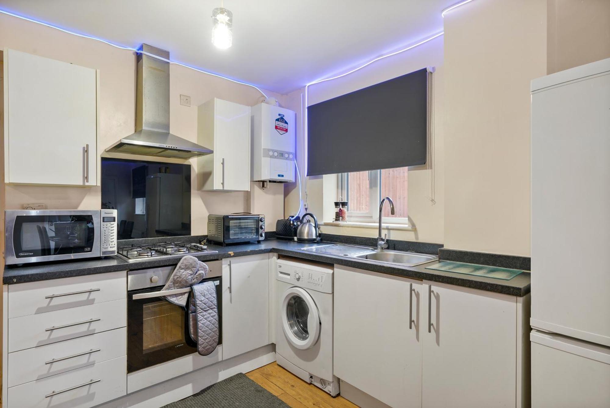 Lt Properties Unique Bungalow Style Spacious One Bedroom Apartment In Luton Town Centre Super Size Round Bed Netflix Exterior foto