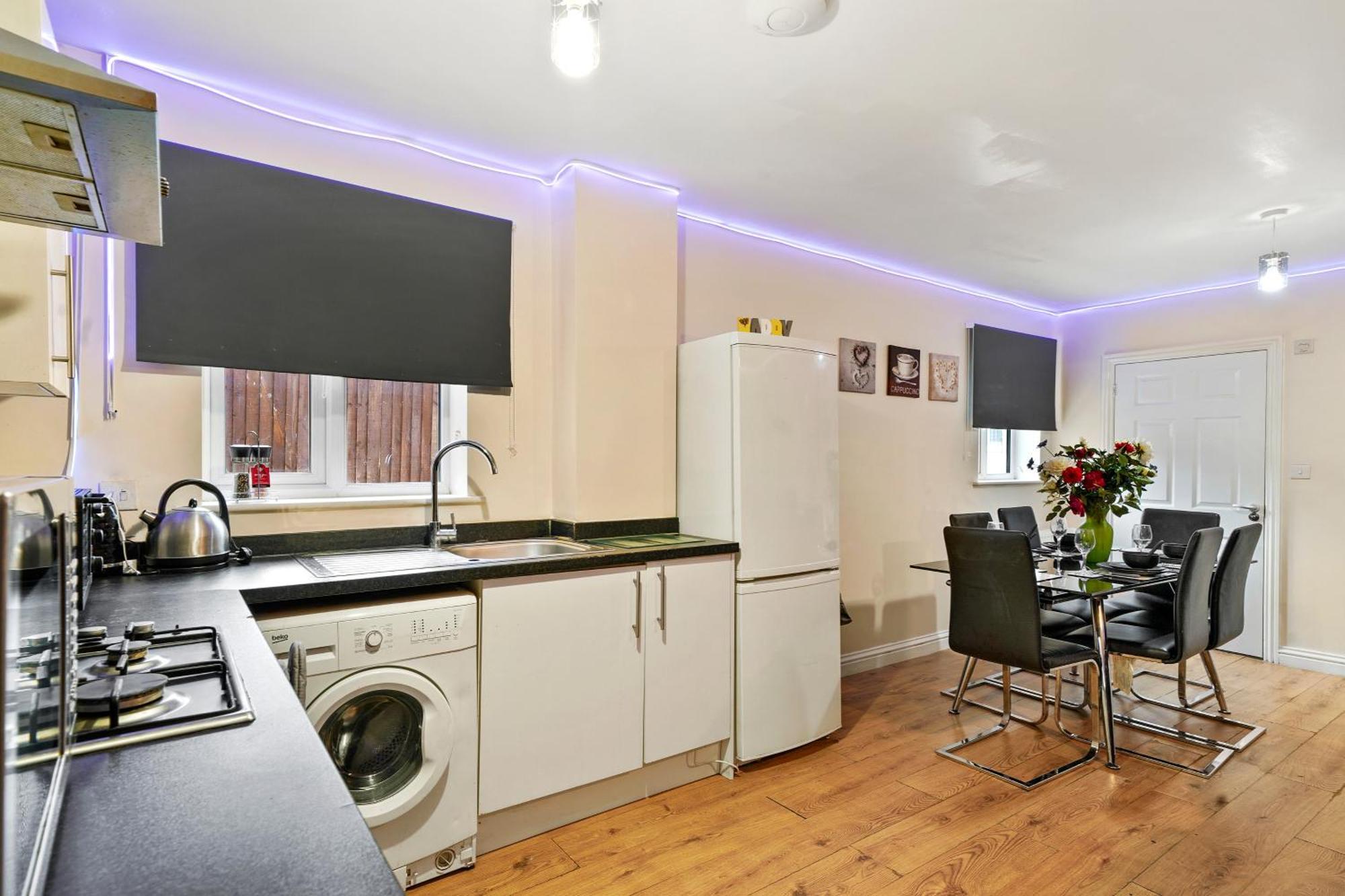 Lt Properties Unique Bungalow Style Spacious One Bedroom Apartment In Luton Town Centre Super Size Round Bed Netflix Exterior foto