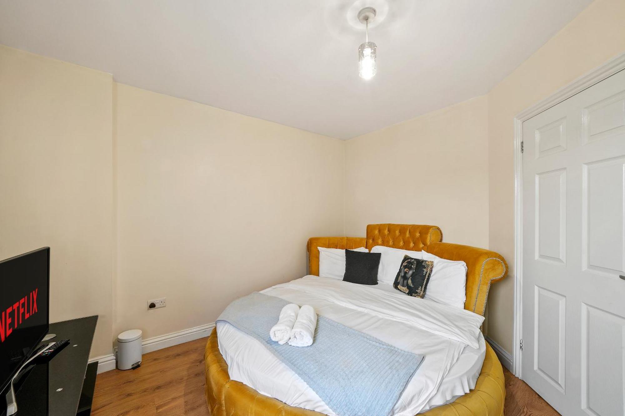 Lt Properties Unique Bungalow Style Spacious One Bedroom Apartment In Luton Town Centre Super Size Round Bed Netflix Exterior foto